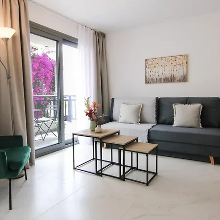 Phaedrus Living Luxury Residences Gri 아파트